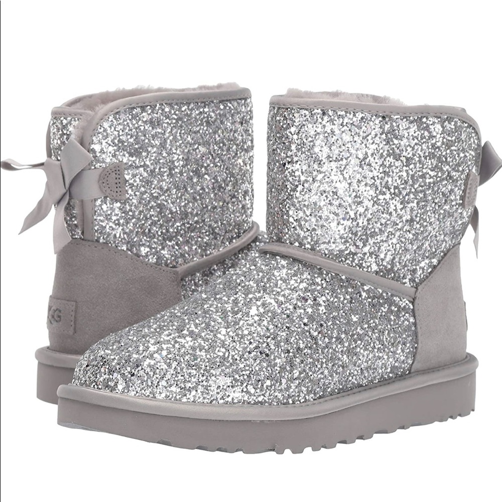 NIB Authentic UGG Women's Classic Mini Bow Cosmos Boot Size 8 Silver Glitter